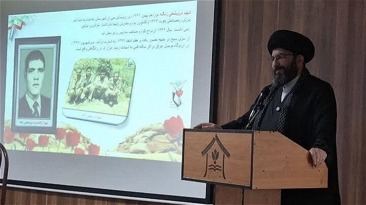 آزادگان نماد ایثار و استقامت هستند