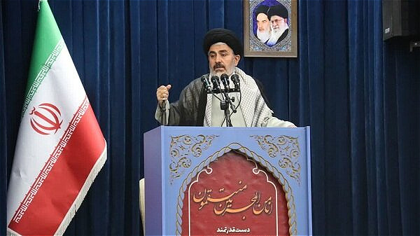 وحدت جامعه اسلامی راه حل مشکلات مسلمانان در مقابل استکبار جهانی است
