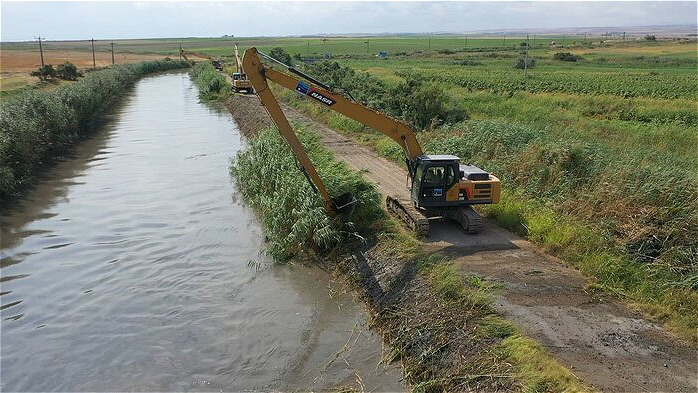 لايروبي کانال‌هاي دشت مغان  براي توزيع عادلانه آب کشاورزي