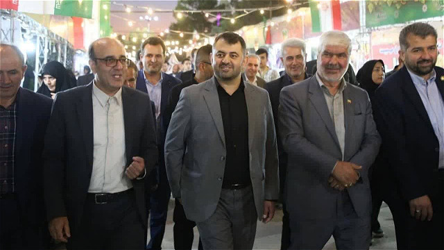 جشنواره انگور بستري براي معرفي پتانسيل هاي شهر اروميه 